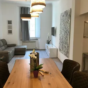 Lovely Really Downtown - Free Private Parking Included! - , Genova Italia